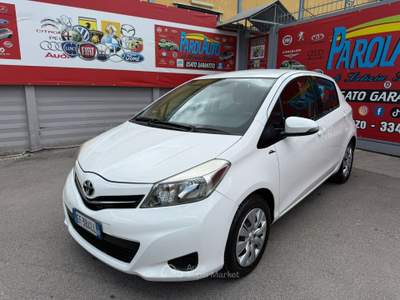 Toyota Yaris 69cv Lounge - 2011 Bianco usata Giugliano in Campania