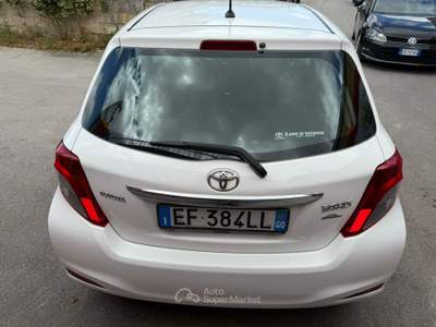 Toyota Yaris 69cv Lounge - 2011 Bianco usata Giugliano in Campania