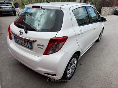 Toyota Yaris 69cv Lounge - 2011 Bianco usata Giugliano in Campania