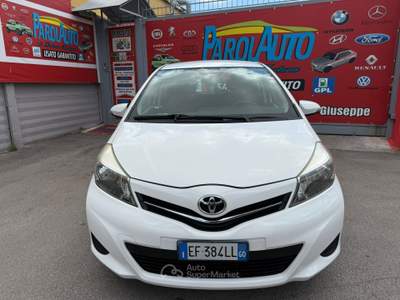 Toyota Yaris 69cv Lounge - 2011 Bianco usata Giugliano in Campania