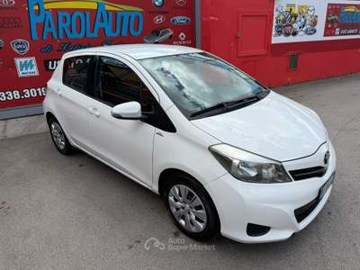 Toyota Yaris 69cv Lounge - 2011 Bianco usata Giugliano in Campania