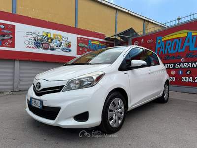 Toyota Yaris 69cv Lounge - 2011 Bianco usata Giugliano in Campania