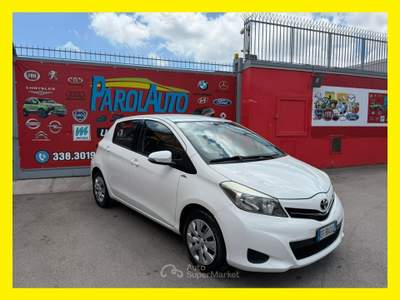 Toyota Yaris 69cv Lounge - 2011 Bianco usata Giugliano in Campania