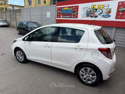 Toyota Yaris 69cv Lounge - 2011 Bianco usata Giugliano in Campania