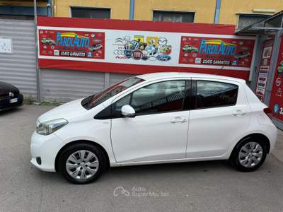 Toyota Yaris 69cv Lounge - 2011 Bianco usata Giugliano in Campania