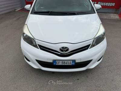 Toyota Yaris 69cv Lounge - 2011 Bianco usata Giugliano in Campania