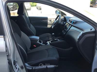 Nissan Qashqai 1.3 DIG-T 140 N-Connecta Bianco usata Lucca