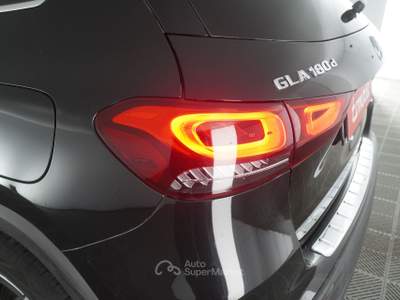 Mercedes-Benz GLA GLA 180 d Automatic Premium Nero usata Milano