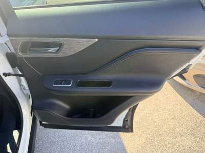 Jaguar F-Pace AWD aut. Portfolio Bianco usata San Giuseppe Vesuviano