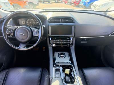 Jaguar F-Pace AWD aut. Portfolio Bianco usata San Giuseppe Vesuviano