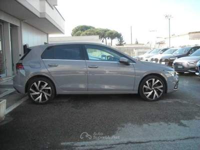 Volkswagen Golf 8ª serie 1.4 TSI eHYBRID 204 CV DSG Style Grigio usata Lucca