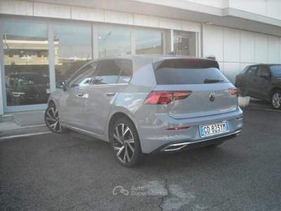 Volkswagen Golf 8ª serie 1.4 TSI eHYBRID 204 CV DSG Style Grigio usata Lucca