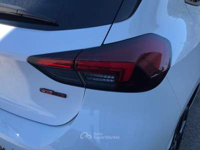 Opel Corsa 1.2 Gs Line + 130cv AT8 Bianco usata Lucca