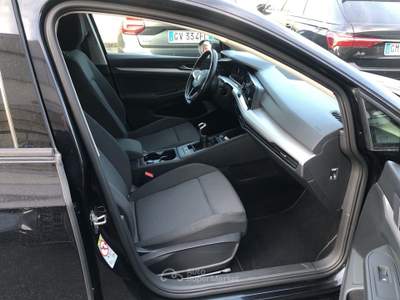 Volkswagen Golf 8ª serie 2.0 TDI SCR Style Nero usata Lucca
