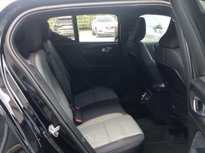 Volvo XC40 B3 automatico Core Nero usata Lucca