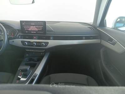 Audi A4 5ª serie Avant 30 TDI/136 CV S tronic Business Bianco usata Lucca