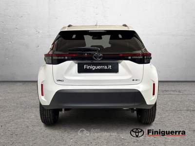 Toyota Yaris Cross 1.5 Hybrid 130 CV 5p.E-CVT Trend con confort pack Bianco usata Civate