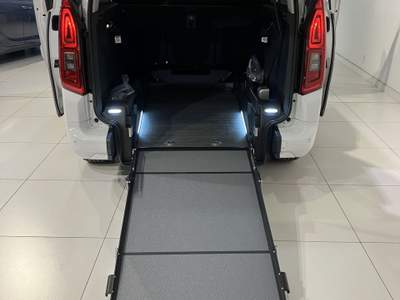 Toyota Proace 1.5D 130CV M/T L2 Executive Trasporto Disabili 5+1 carrozzina Bianco usata Fornovo di Taro