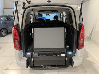 Toyota Proace 1.5D 130CV M/T L2 Executive Trasporto Disabili 5+1 carrozzina Bianco usata Fornovo di Taro