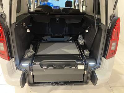 Toyota Proace 1.5D 130CV M/T L2 Executive Trasporto Disabili 5+1 carrozzina Bianco usata Fornovo di Taro