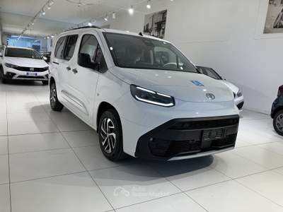 Toyota Proace 1.5D 130CV M/T L2 Executive Trasporto Disabili 5+1 carrozzina Bianco usata Fornovo di Taro
