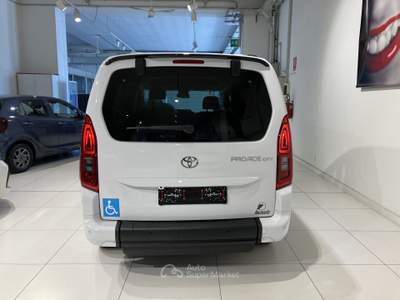 Toyota Proace 1.5D 130CV M/T L2 Executive Trasporto Disabili 5+1 carrozzina Bianco usata Fornovo di Taro