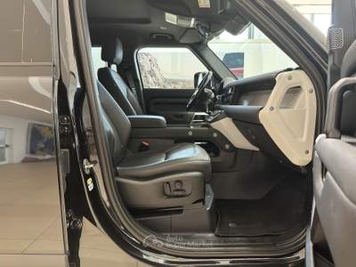 Land Rover Defender 3.0 D200 110 SE auto. - AUTOCARRO !!! Nero usata Forlì