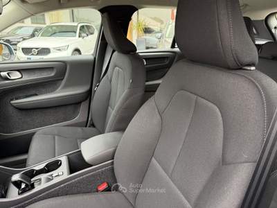 Volvo XC40 XC40 2.0 b3 Essential Mild Hybrid Blu/Azzurro usata Rimini