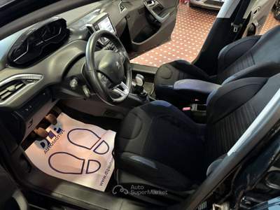Peugeot 208 1.2 VTi 82 CV 5 porte Allure Nero usata Cinisello Balsamo