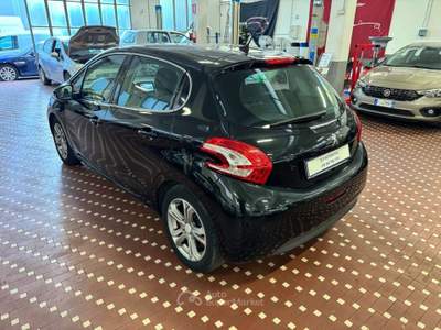 Peugeot 208 1.2 VTi 82 CV 5 porte Allure Nero usata Cinisello Balsamo