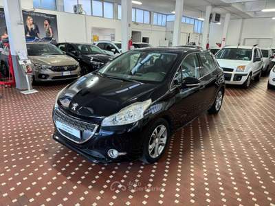 Peugeot 208 1.2 VTi 82 CV 5 porte Allure Nero usata Cinisello Balsamo