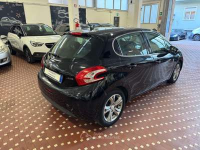 Peugeot 208 1.2 VTi 82 CV 5 porte Allure Nero usata Cinisello Balsamo
