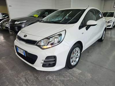 Kia Rio 5p 1.1 crdi Active EURO 6 / NEOPATENTATI Bianco usata Martinengo