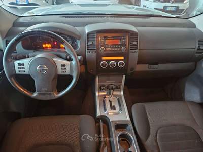 Nissan Navara 2.5 dci d.cab LE PLUS AUTOMATICO 4X4 Argento usata Martinengo