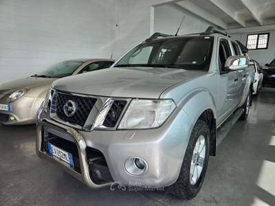 Nissan Navara 2.5 dci d.cab LE PLUS AUTOMATICO 4X4 Argento usata Martinengo
