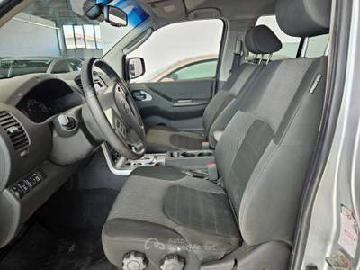 Nissan Navara 2.5 dci d.cab LE PLUS AUTOMATICO 4X4 Argento usata Martinengo