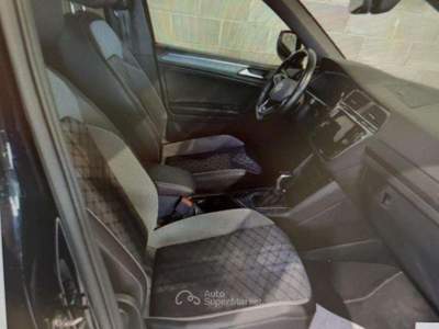 Volkswagen Tiguan 2.0 TDI 150 CV SCR DSG R-Line *Black Pack* Nero usata Asolo