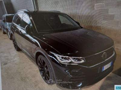 Volkswagen Tiguan 2.0 TDI 150 CV SCR DSG R-Line *Black Pack* Nero usata Asolo