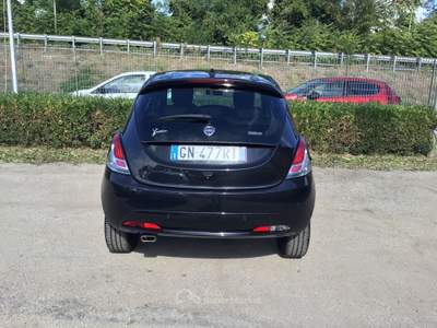 Lancia Ypsilon 70cv Hybrid Platino Nero usata TURRIVALIGNANI