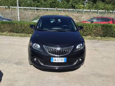 Lancia Ypsilon 70cv Hybrid Platino Nero usata TURRIVALIGNANI