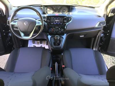 Lancia Ypsilon 70cv Hybrid Platino Nero usata TURRIVALIGNANI