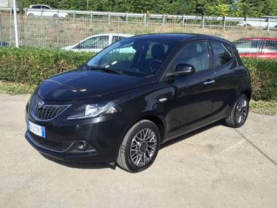 Lancia Ypsilon 70cv Hybrid Platino Nero usata TURRIVALIGNANI