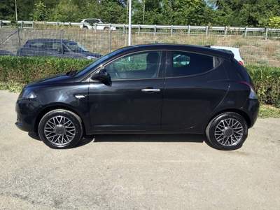 Lancia Ypsilon 70cv Hybrid Platino Nero usata TURRIVALIGNANI
