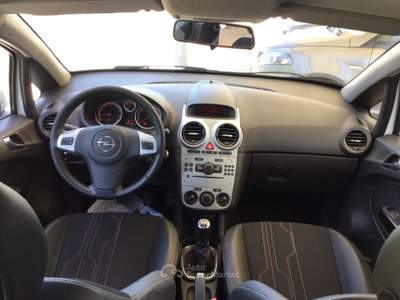 Opel Corsa 5 porte GPL-TECH Club Bianco usata TURRIVALIGNANI