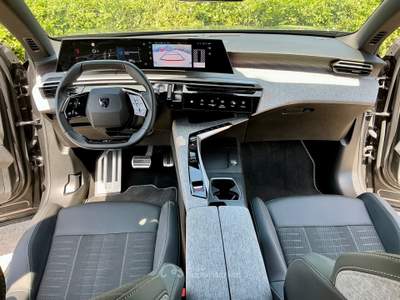 Peugeot 5008 1.2 Hybrid GT 145cv 7 Posti Automatico e-dcs6 Grigio usata TURRIVALIGNANI