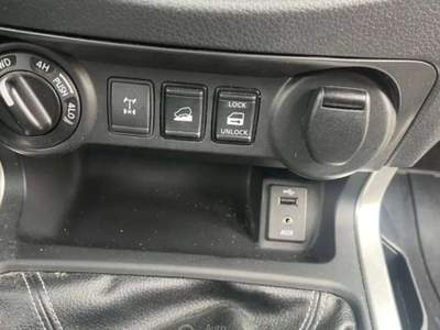 Nissan Navara Navara 2.3 dci k.cab Acenta 4wd 163cv - Gancio traino Bianco usata Vandoies