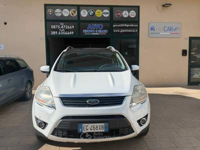 Ford Kuga Motore sostituito con 90.000 km con fattura Bianco usata Termoli