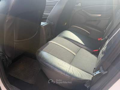 Ford Kuga Motore sostituito con 90.000 km con fattura Bianco usata Termoli