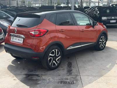Renault Captur 1.5 DIESEL 90CV AUTOM R-LINK 2015 usata GIUGLIANO IN CAMPANIA
