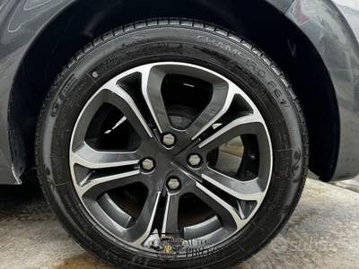Peugeot 208 1.2 BENZINA 82 CV ANNO 2015 usata GIUGLIANO IN CAMPANIA